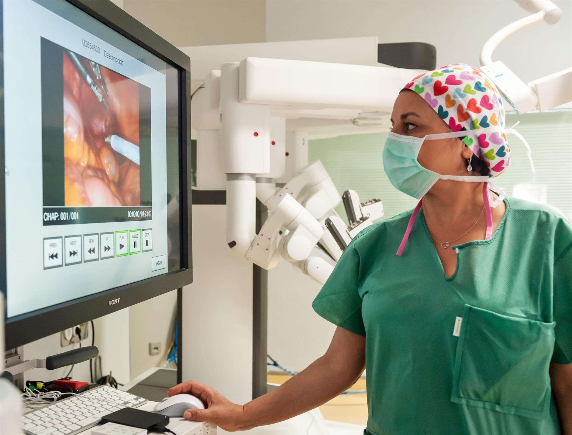 La Dra. Rosa Darriba y el Centro Ginecológico Lúa apuestan por la cirugía robótica ginecológica