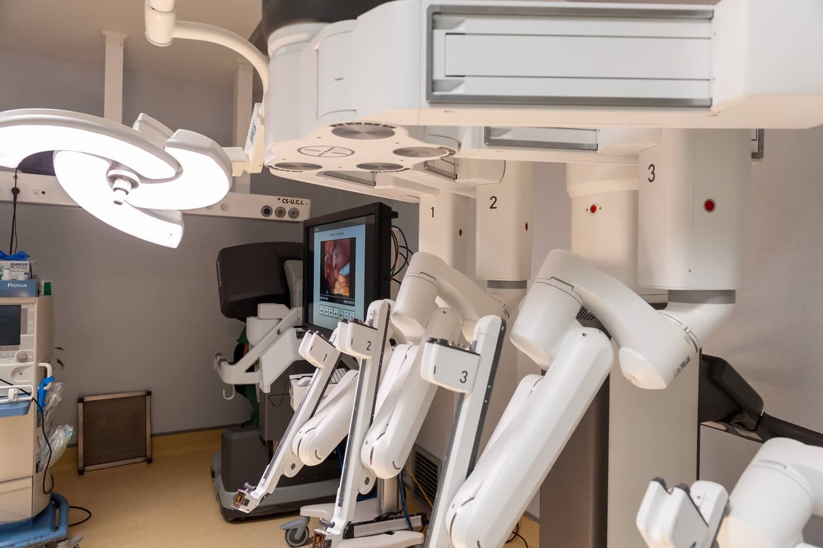 Cirugía robotica en Centro gineológico Lúa